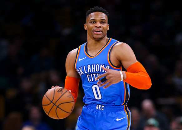 米兰跟队：米兰双雄探讨出售圣西罗冠名权，每年2000-3000万欧（随队记者：米兰双雄商议出售圣西罗冠名权，年收入预计2000-3000万欧）