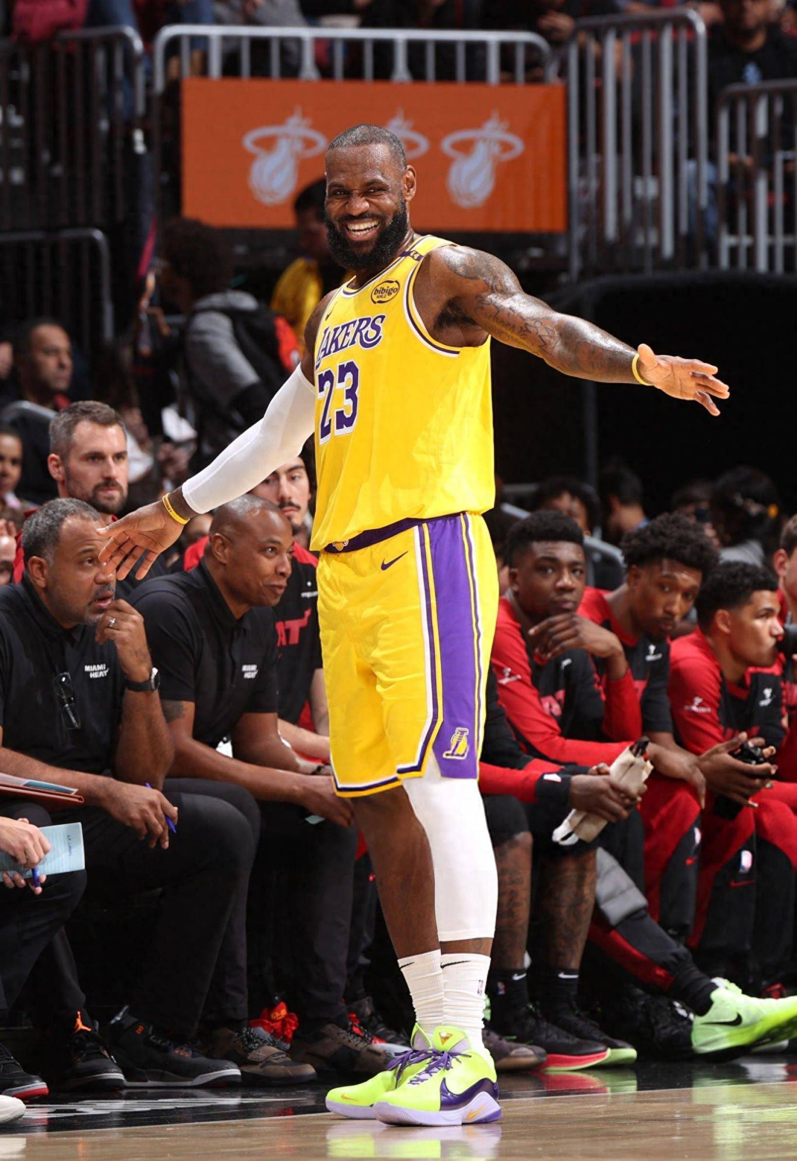 万项：首场比赛给自己打8.5分；开门红的意义相当重大（万项：揭幕战自评8.5分，首胜意义重大）