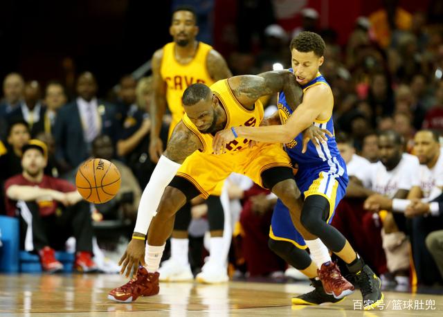 葡萄牙11月大名单：C罗领衔，菲利克斯、莱奥、B费在列（葡萄牙公布11月阵容：C罗率队，菲利克斯、莱奥与B费入选）