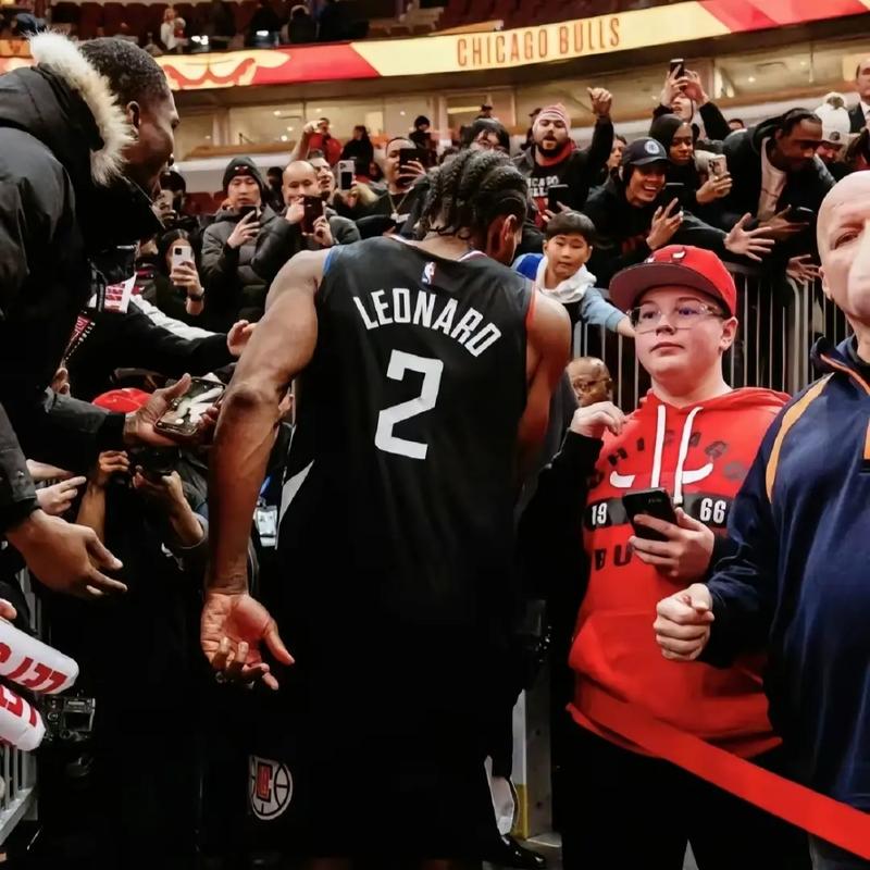 德甲金靴英超落寞 转战意甲9轮0球1助 米兰3700万欧要打水漂（德甲射手王英超失意，转投意甲9场0球1助，米兰3700万欧恐成泡影）