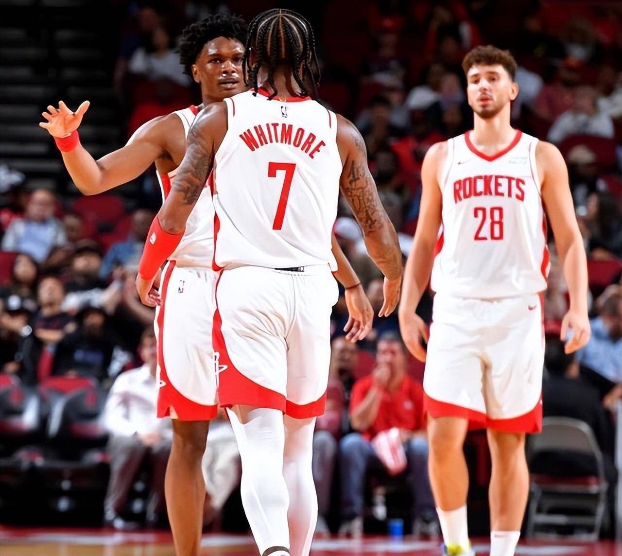 埃姆雷-詹：我还没有恢复到100%；我在中后卫位置上感觉很舒适（埃姆雷-詹：尚未恢复至100%，但踢中后卫让我很舒服）