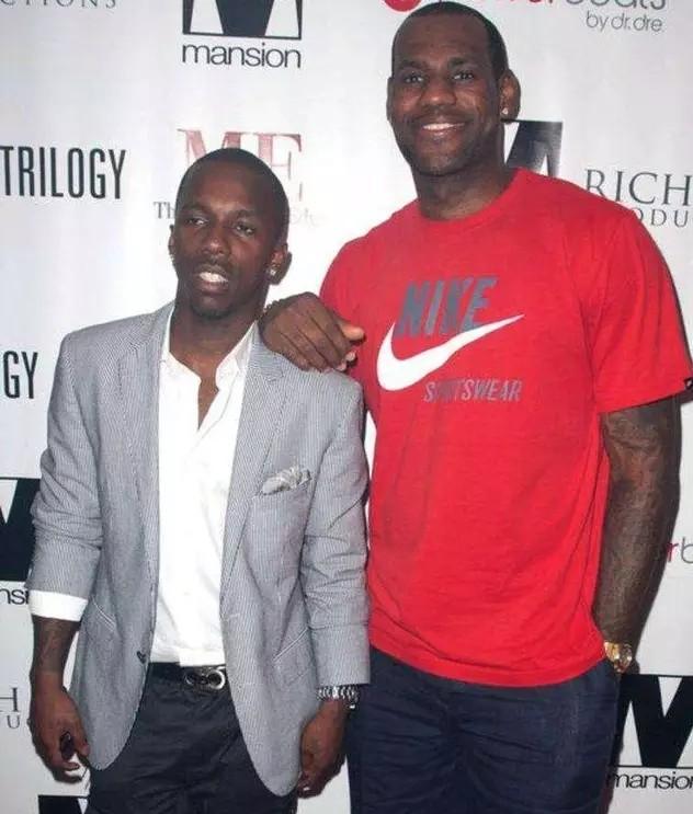 足球国足球员海外首发，发挥稳定（国脚海外联赛首发，表现稳健）