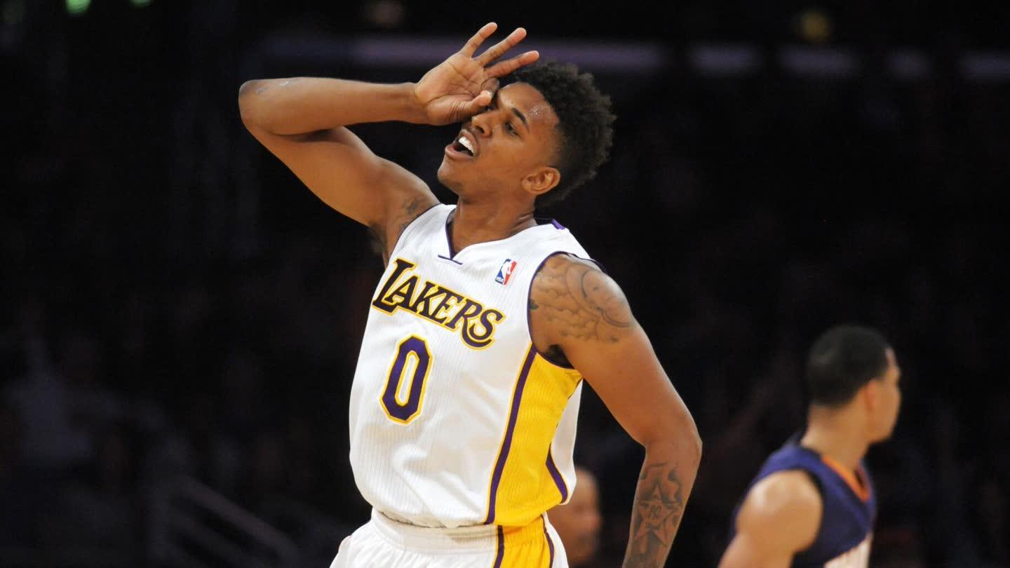 踢球不是拼命跑（踢球讲智慧，不靠拼命跑）