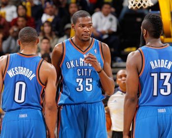 英超积分榜更新：曼城榜首压力加大,（英超积分榜最新：曼城领跑压力骤增）