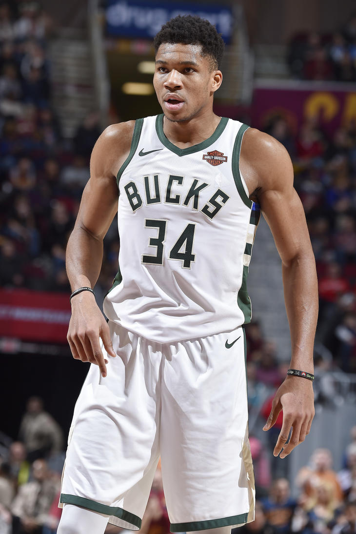 莱奥：阿莱格里对我没有太多具体要求，只是让我保持自由发挥（莱奥：阿莱格里没有给我过多具体指示，只希望我自由发挥）