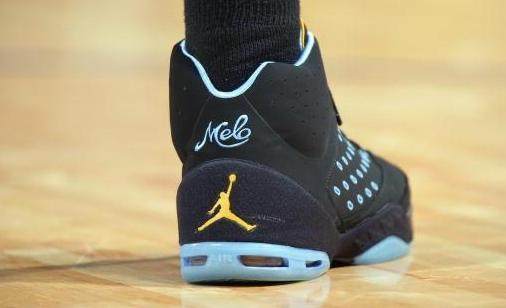 国米肠子悔青了吧？米兰700万投资蜡笔，收益直指联赛冠军（国米会后悔吗？米兰700万押注蜡笔，回报直指联赛冠军）