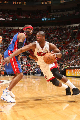 挑起大梁！卡斯尔狂轰30+10+6，得分创赛季新高（火力全开！卡斯尔30+10+6大爆发，单场得分刷新个人赛季新高）